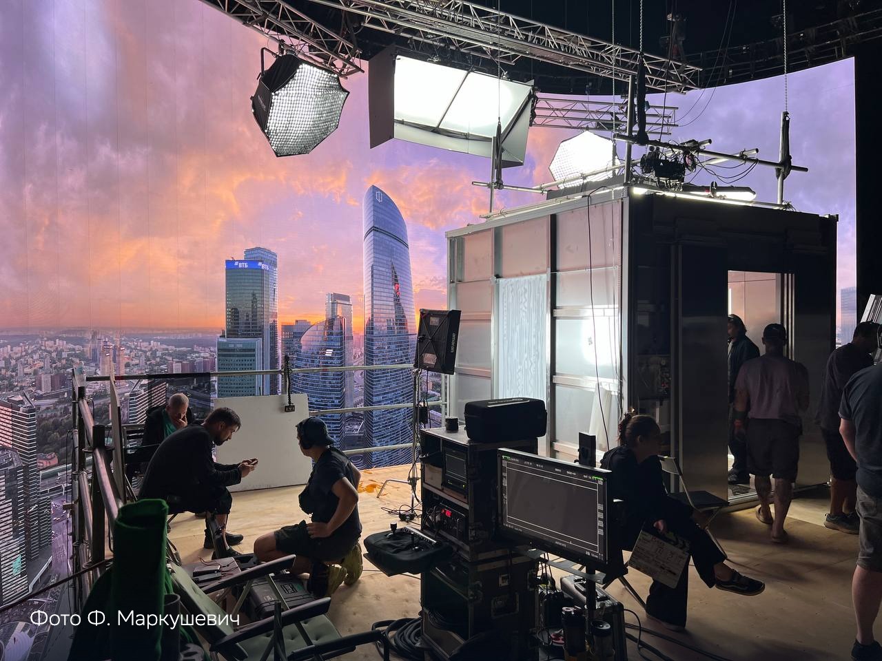 В SberStudios на «Мосфильме» создали виртуальный лифт для триллера «Вниз» с Егором Кридом