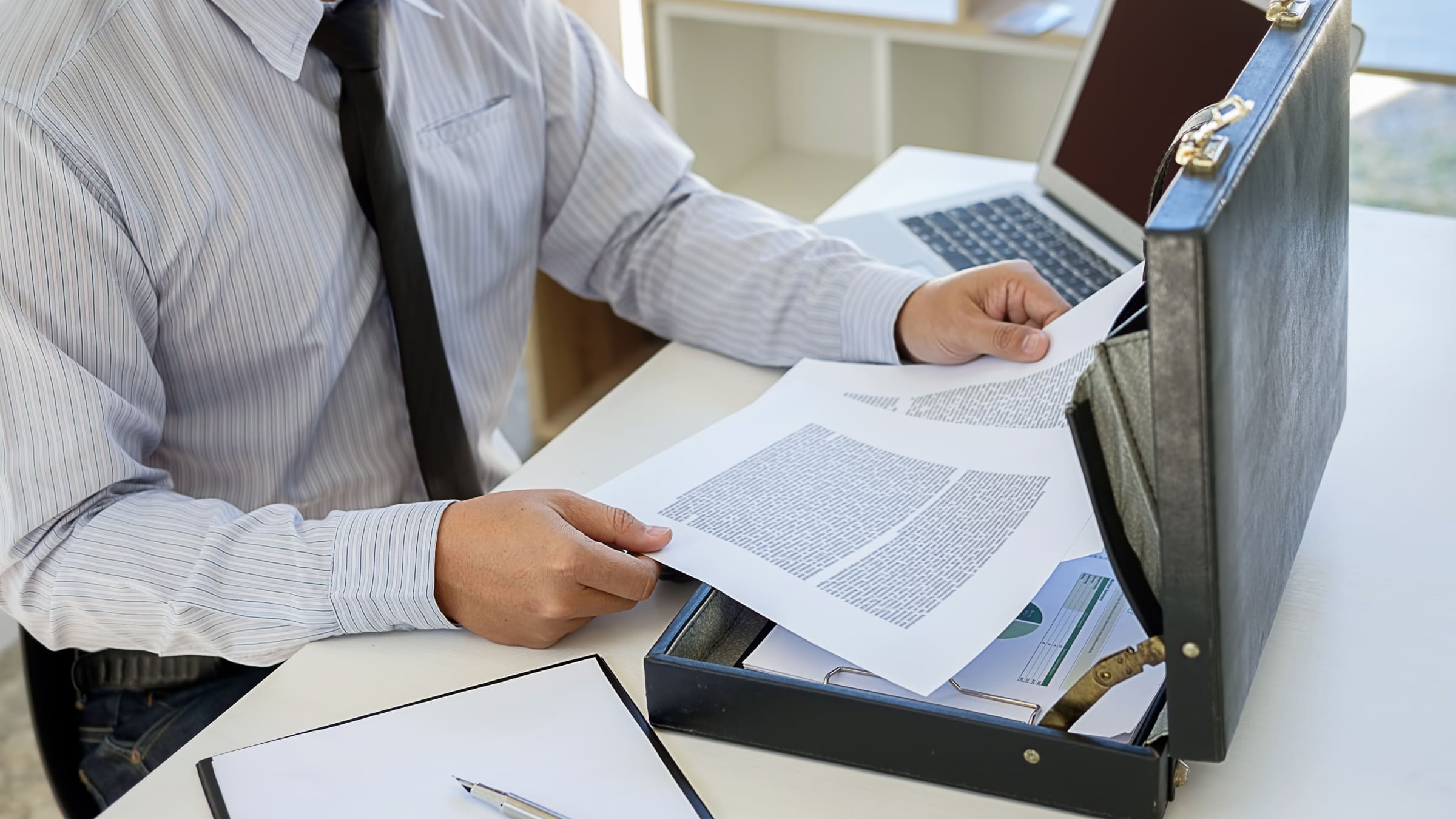 Как сдавать отчетность в ОАЭ: полный разбор для бизнеса