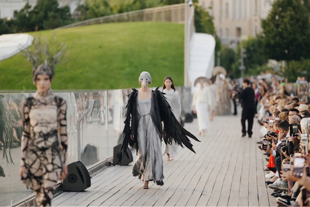 Подиумный показ костюмов из оперы «Мандрагора» получил премию DFR FASHION AWARDS