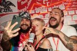 Brand friendly: Budweiser придумал селфи-бутылку для социальных сетей