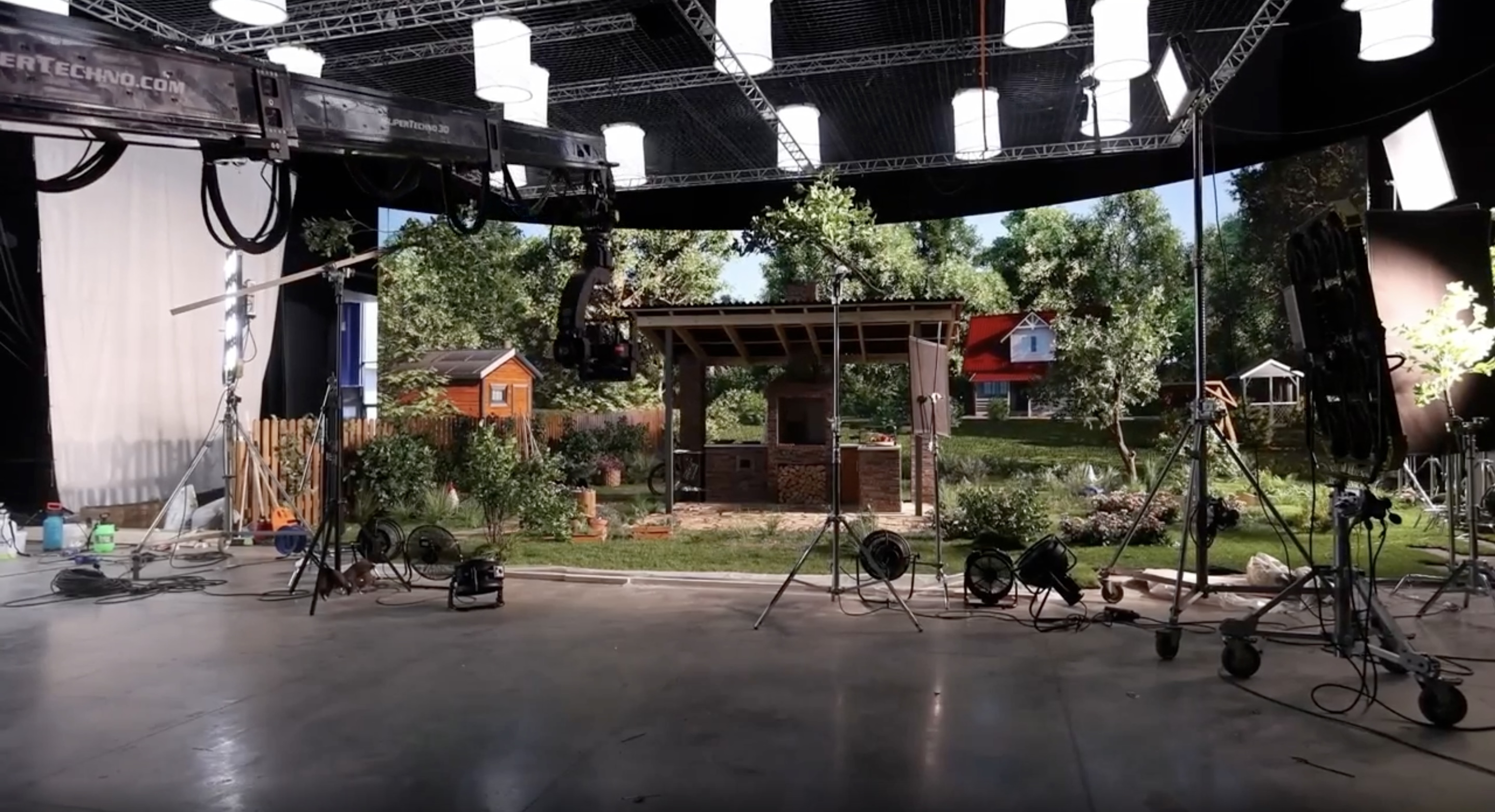 Как с помощью virtual production снять летнюю рекламу в снежной Москве: кейс «Авито», Spot и SberStu