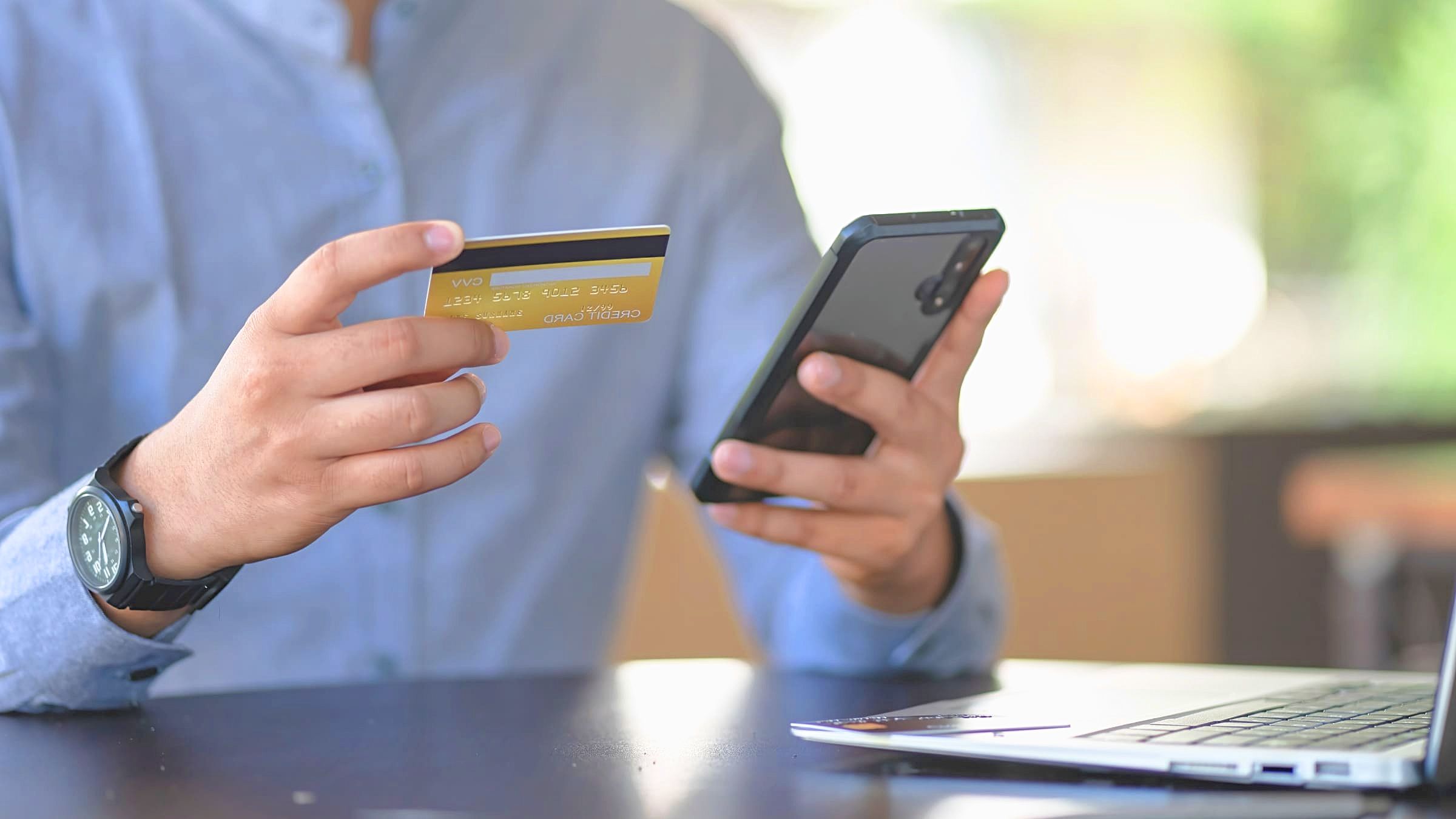 Перевод денег в ОАЭ: рабочие способы отправки средств из России за границу