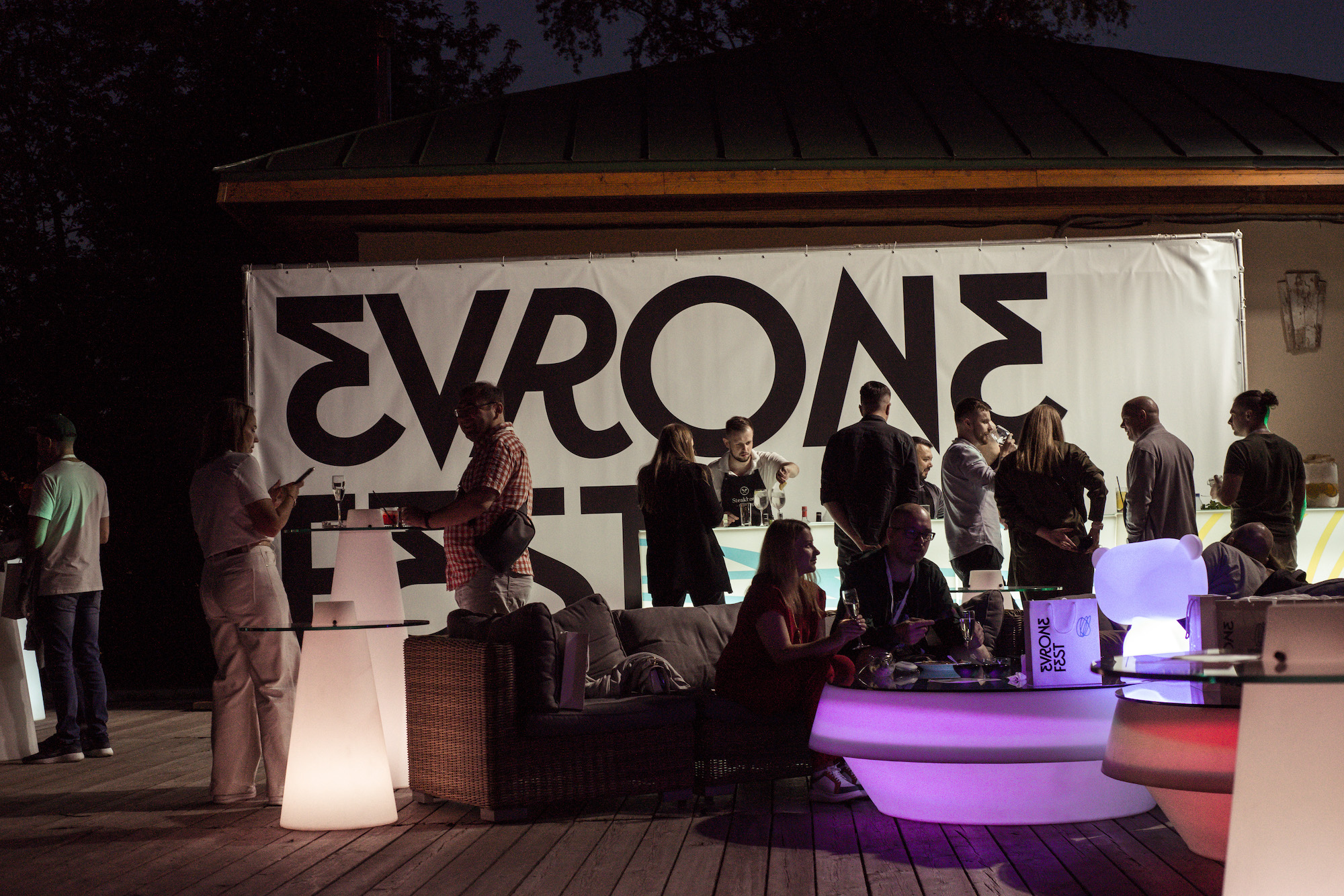 Evrone News #08: выступили на конференциях и провели первый Evrone Fest