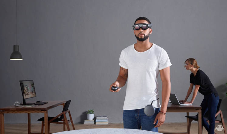 AR-очки, мини-компьютер и контроллер от Magic Leap 